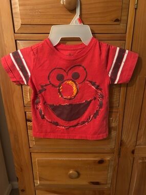 Sesame Street Red Elmo Face Short Sleeve Tee